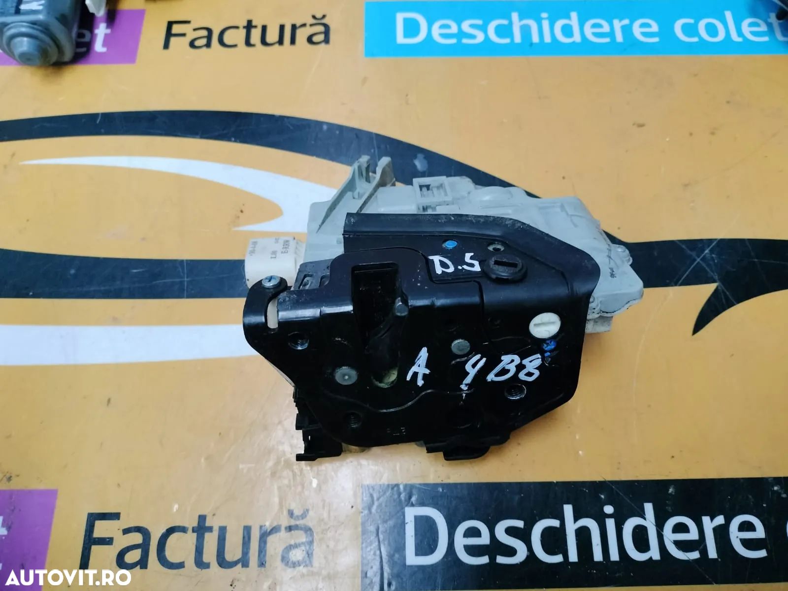Broasca usa Audi A4 B8 - 1