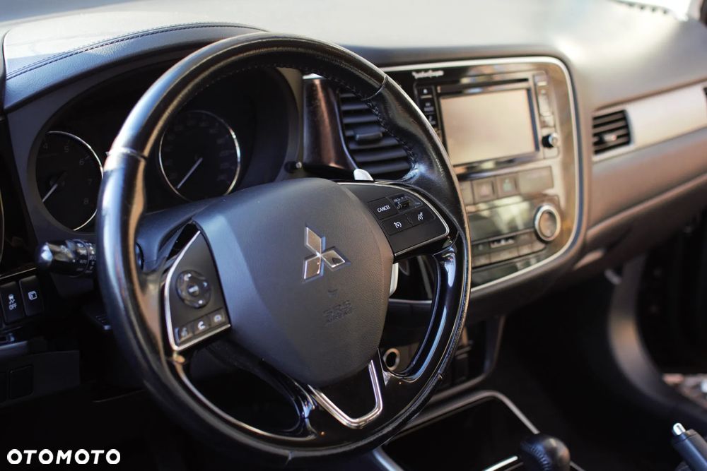 Mitsubishi Outlander 2.0 Intense + 4WD CVT - 8