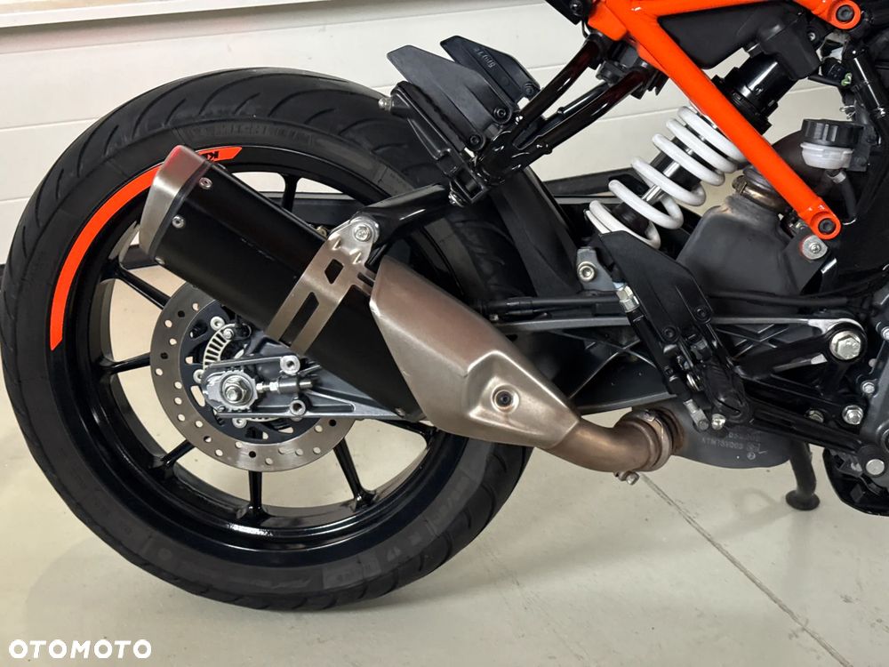 KTM Duke 125 - 21