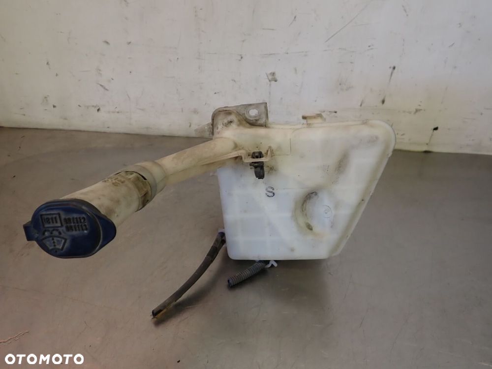 ZBIORNICZEK SPRYSKIWACZY TOYOTA URBAN CRUISER - 1