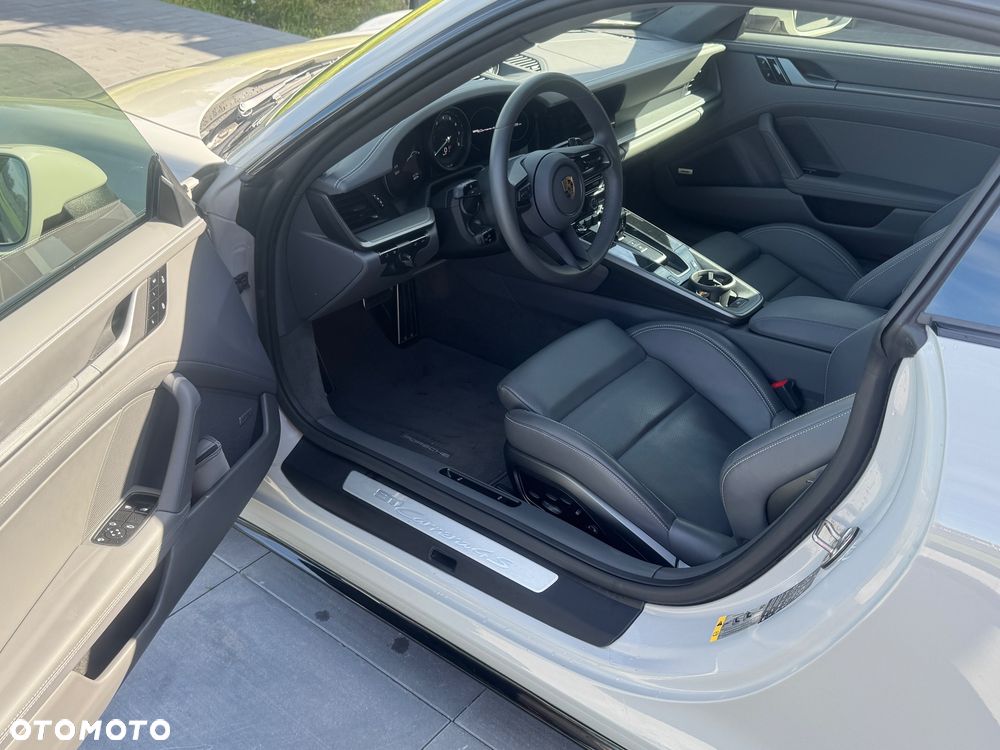 Porsche 911 Carrera 4S - 7