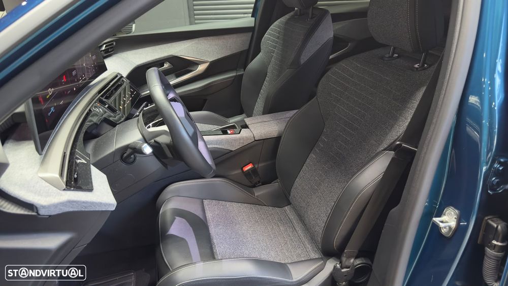Peugeot E-3008 Allure - 29