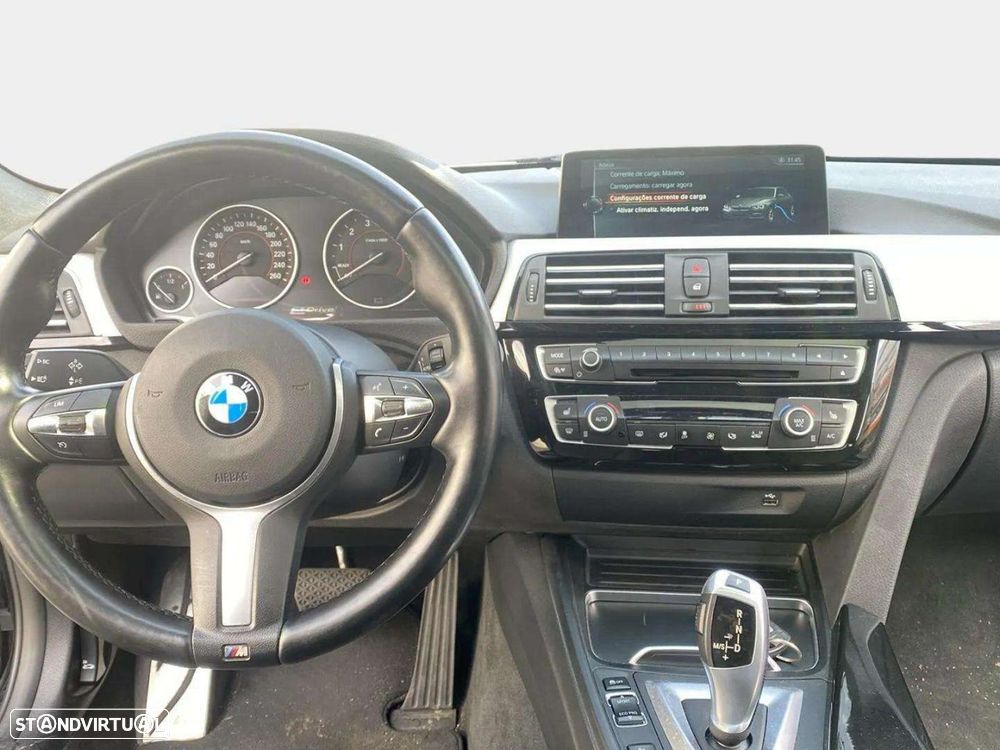 BMW 330 e iPerformance Pack M - 11