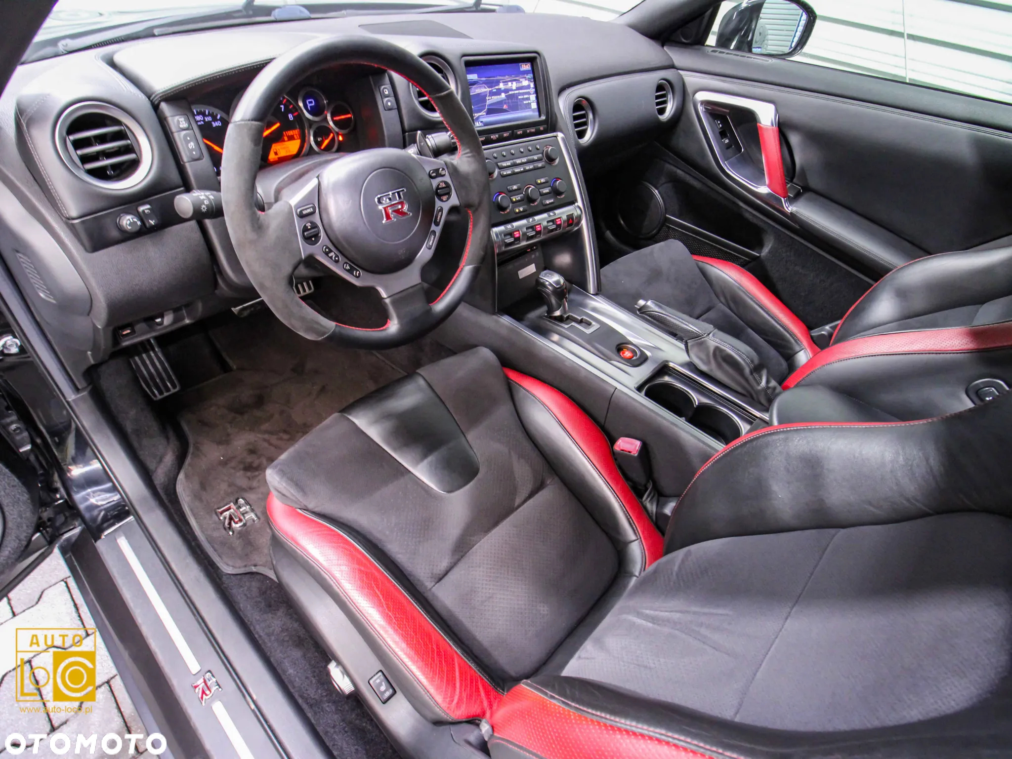 Nissan GT-R Premium Edition - 18