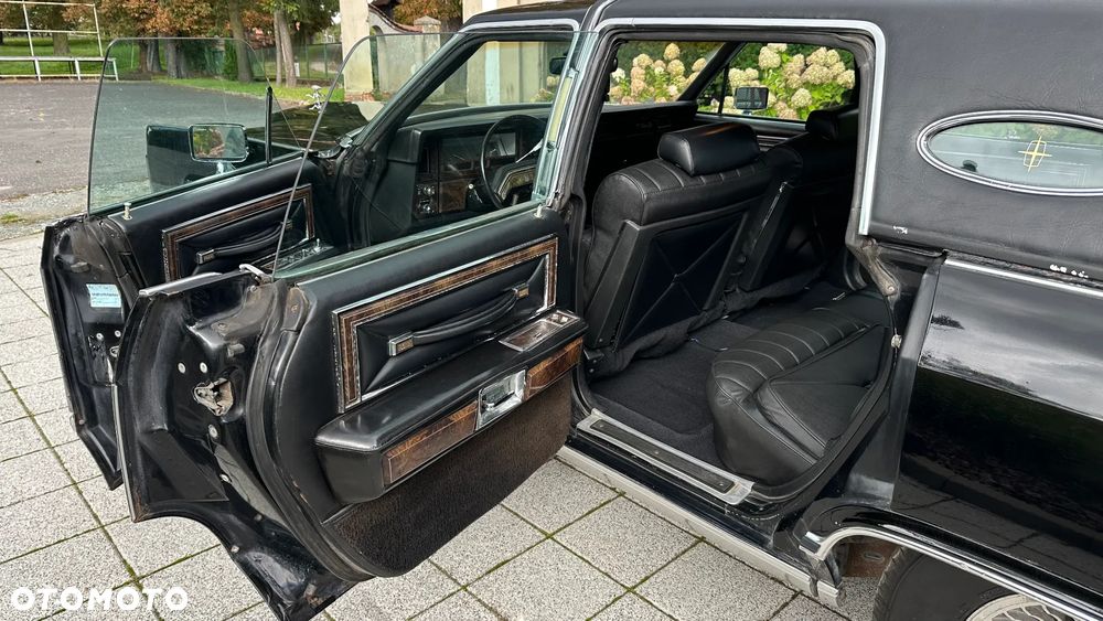 Lincoln Town Car - 13