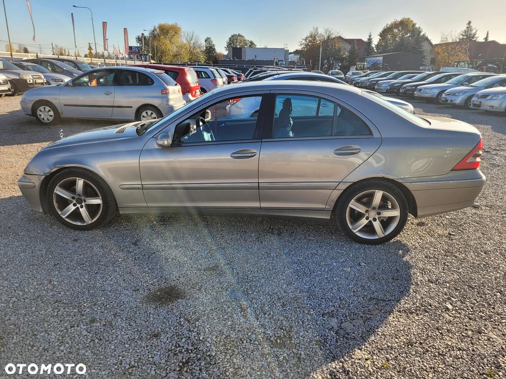 Mercedes-Benz C-Class 2003 photo 2