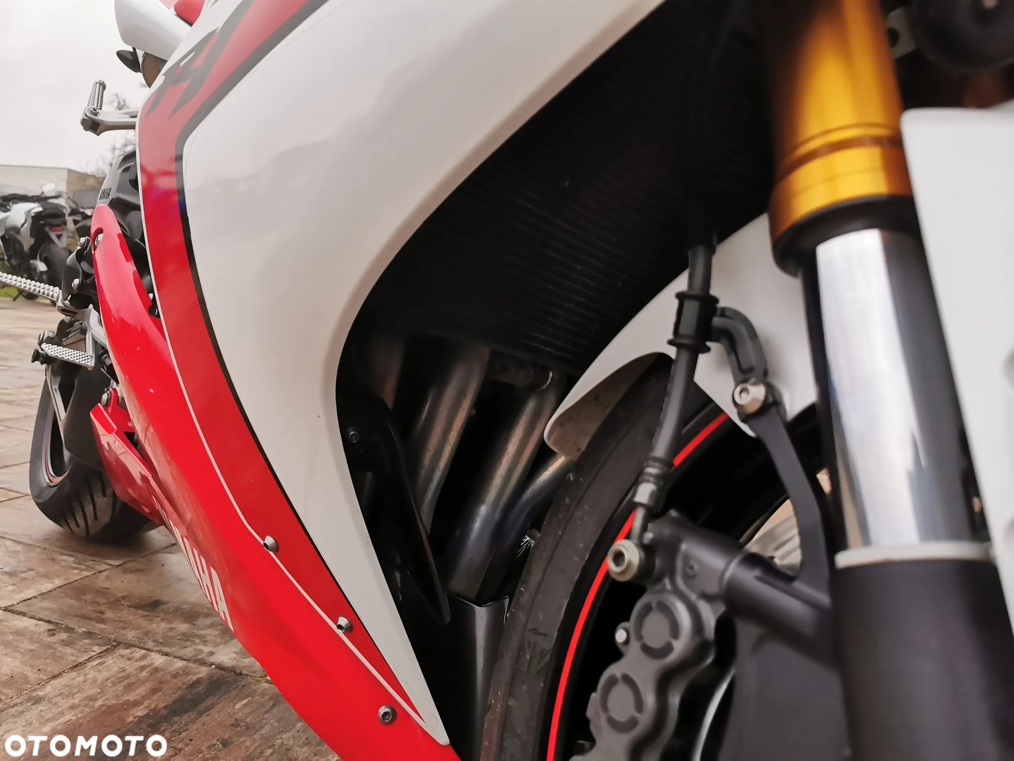 Yamaha R1 - 27