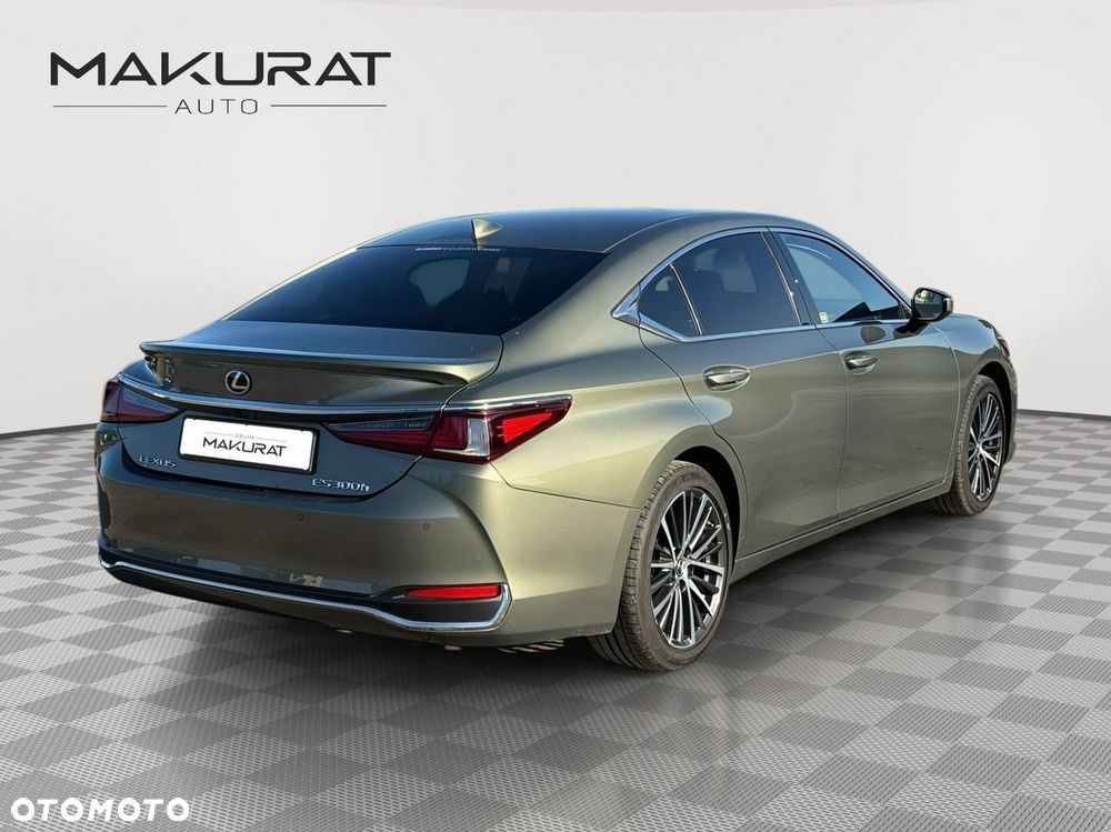 Lexus ES - 5