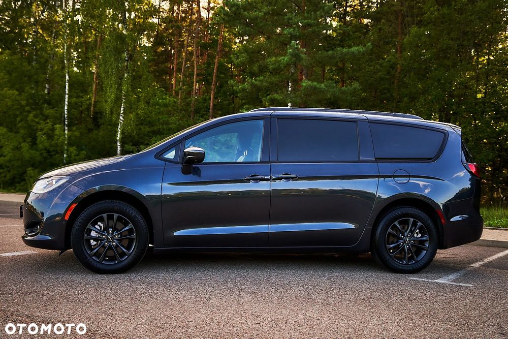 Chrysler Pacifica - 12