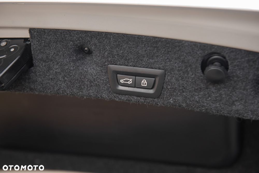 BMW Seria 5 535i xDrive Sport-Aut Luxury Line - 36