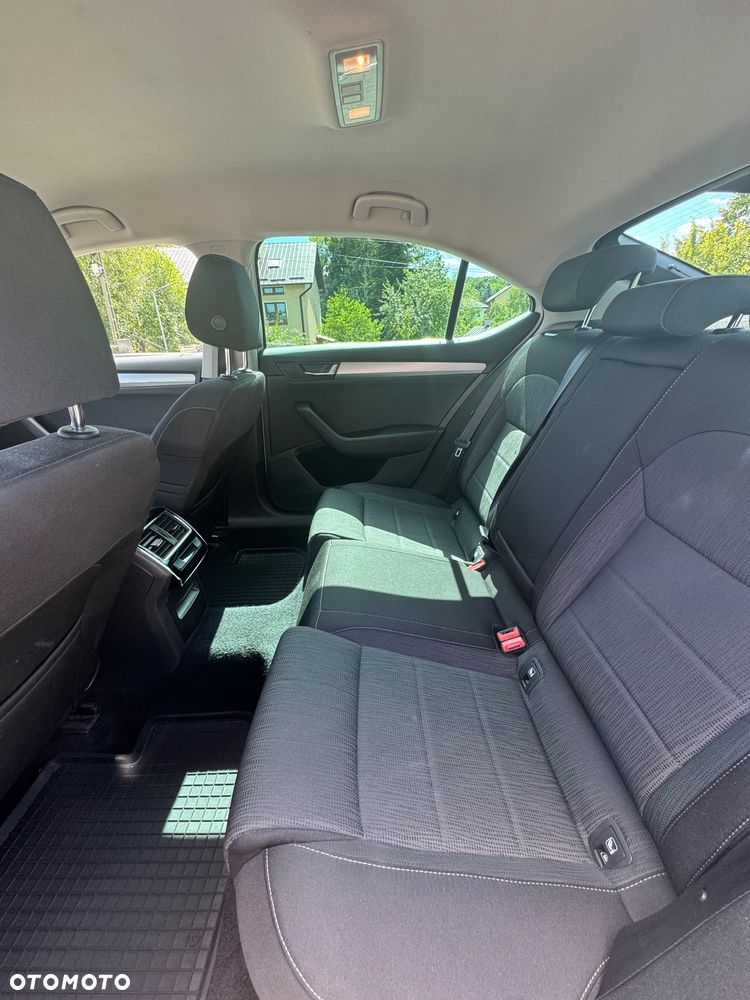 Skoda Superb 1.6 TDI Ambition DSG - 16