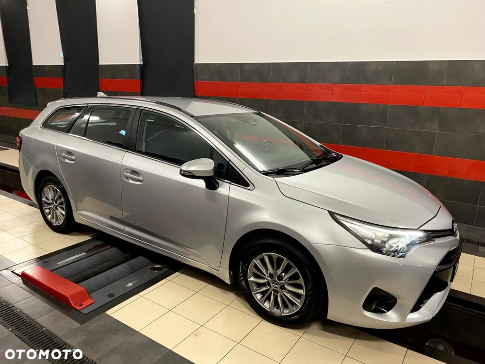 Toyota Avensis 1.8 Premium - 8