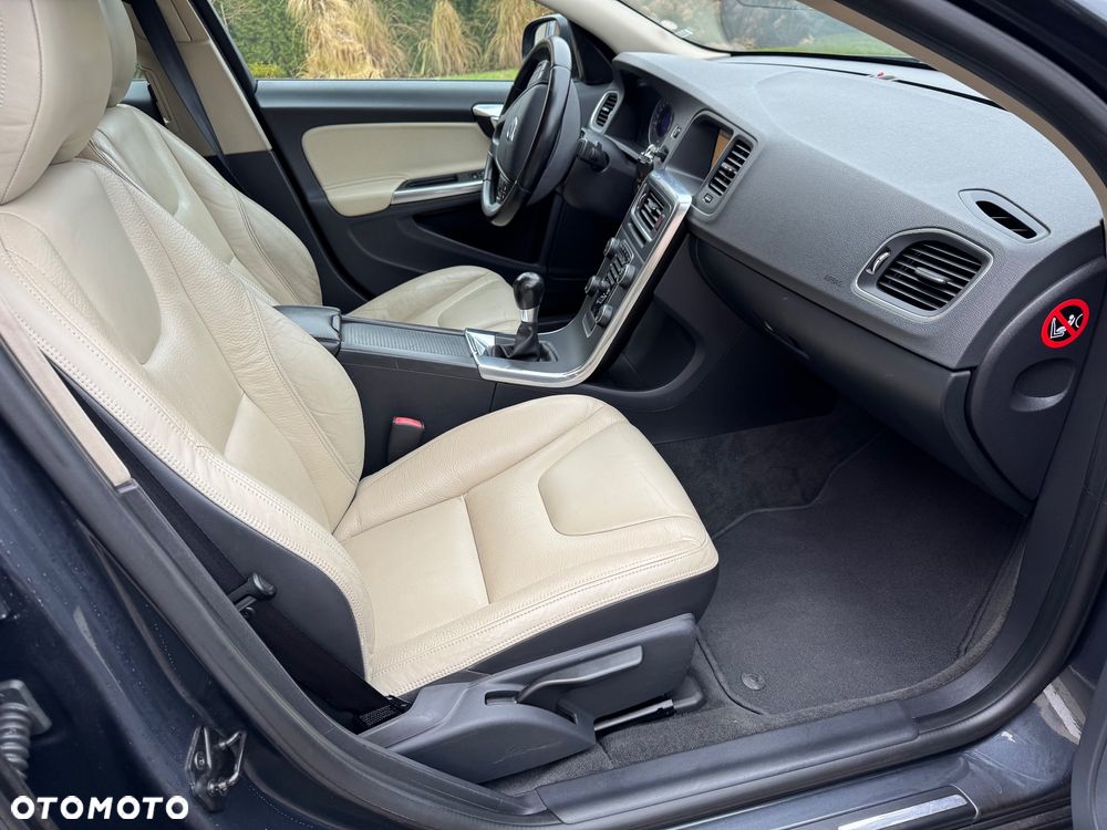 Volvo S60 2.0T Momentum - 24