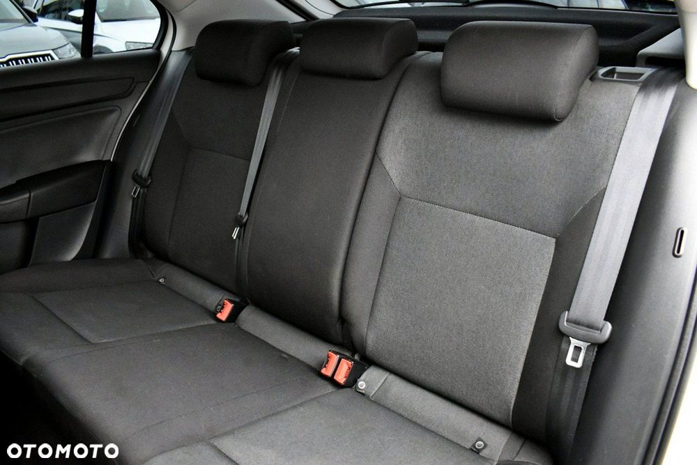 Skoda RAPID 1.0 TSI Active - 12