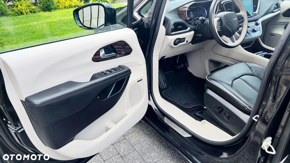 Chrysler Pacifica - 17