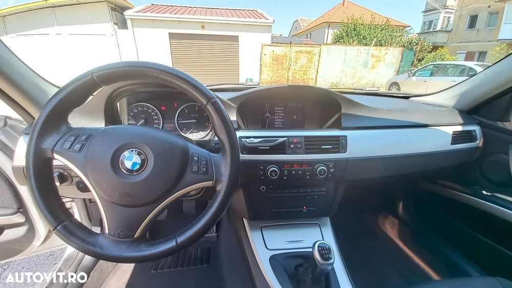 BMW Seria 3 318d - 13