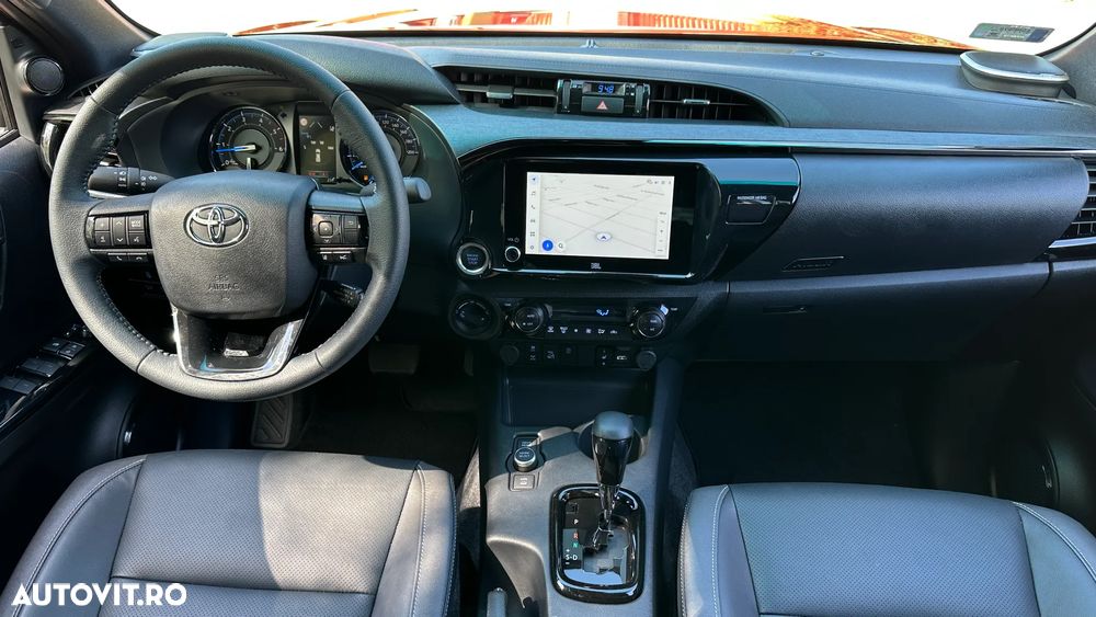 Toyota Hilux 2.8D 204CP 4x4 Double Cab AT MHEV Invincible Color Edition (3E5) - 24