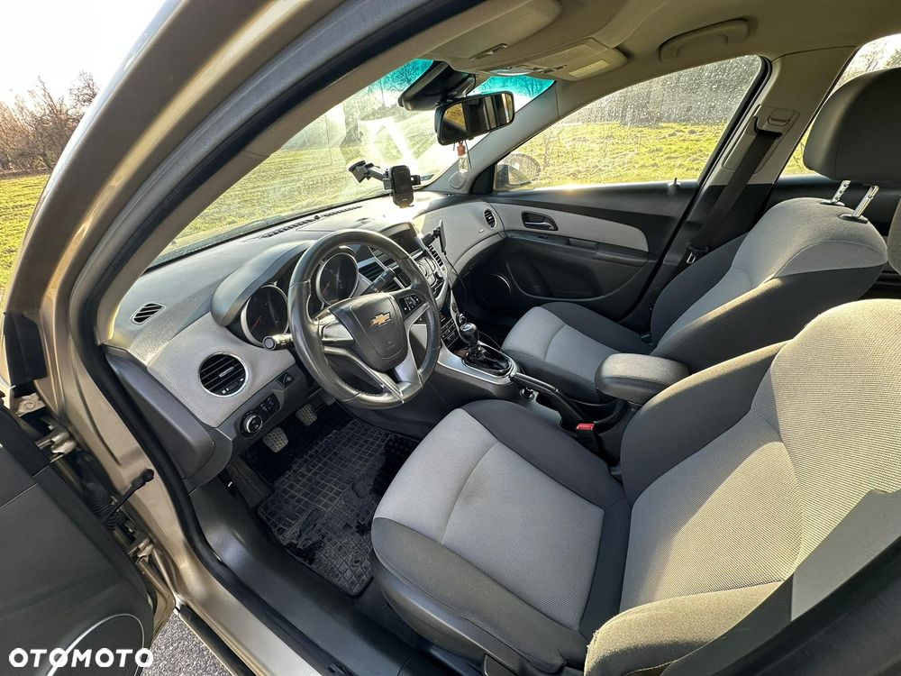 Chevrolet Cruze 1.6 LS - 15