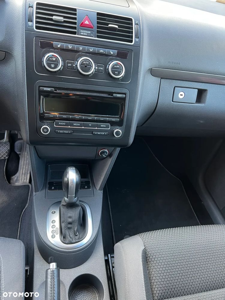 Volkswagen Touran 1.4 TSI Comfortline DSG - 11