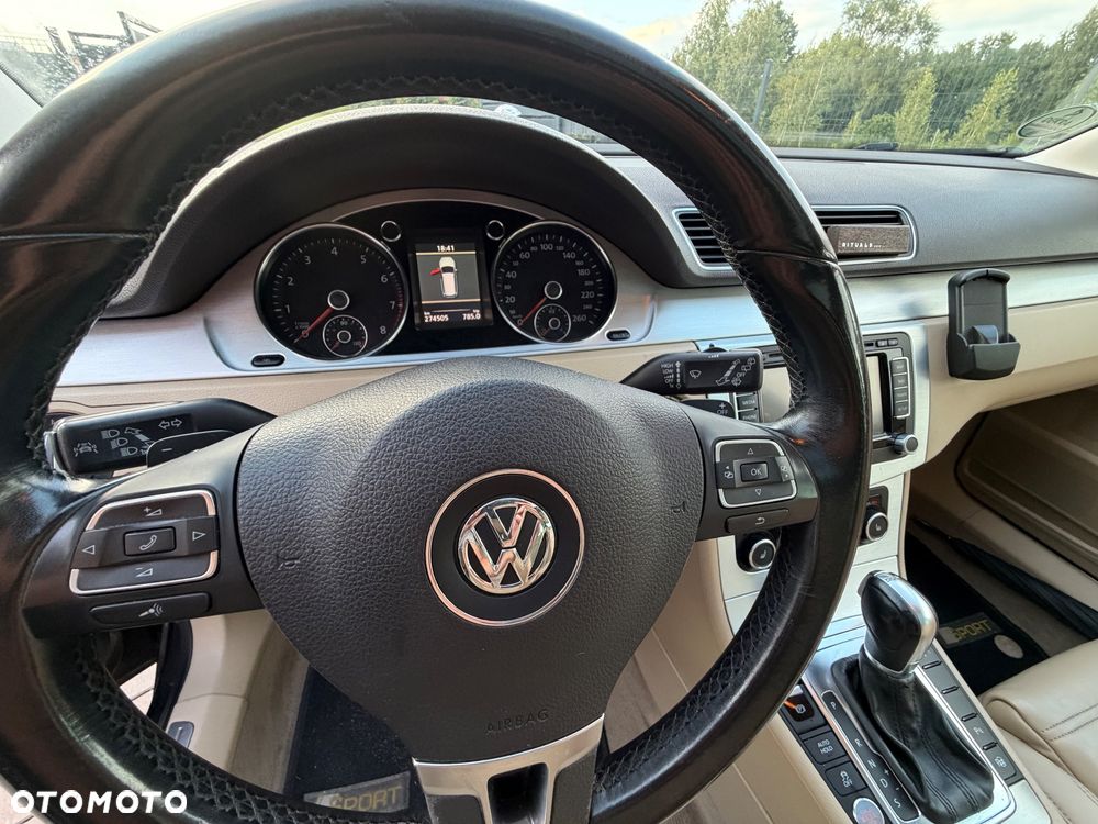 Volkswagen Passat - 16