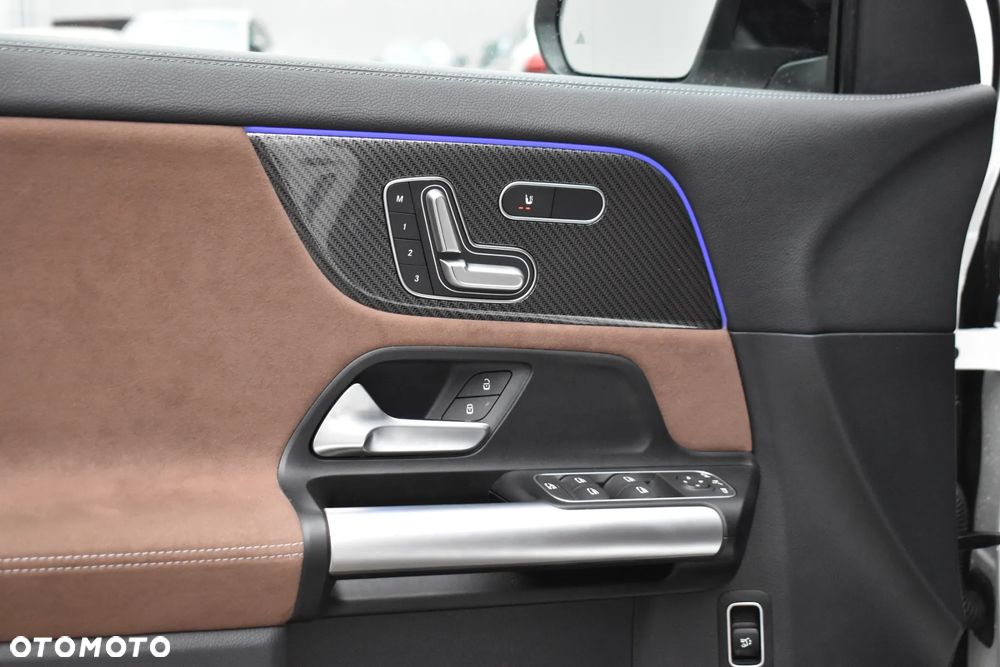 Mercedes-Benz GLA - 16