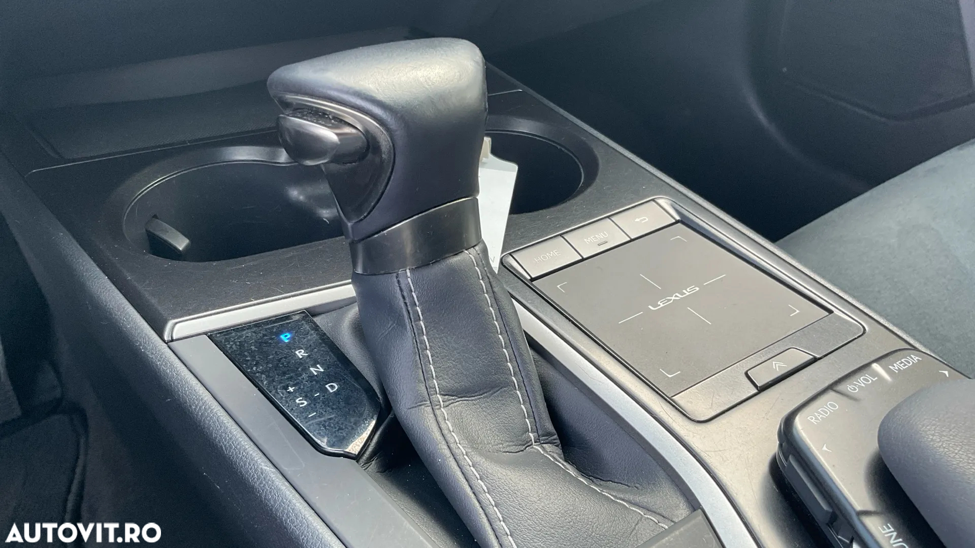 Lexus UX 250h Business Edition - 28