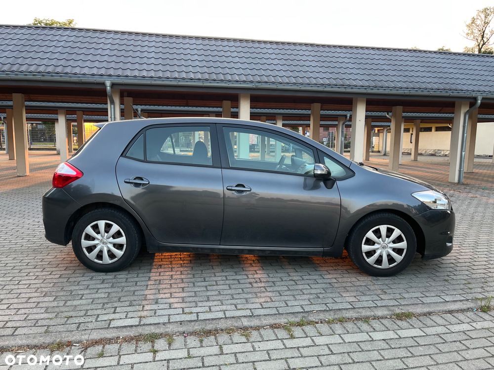 Toyota Auris I (2006-2012), 2011