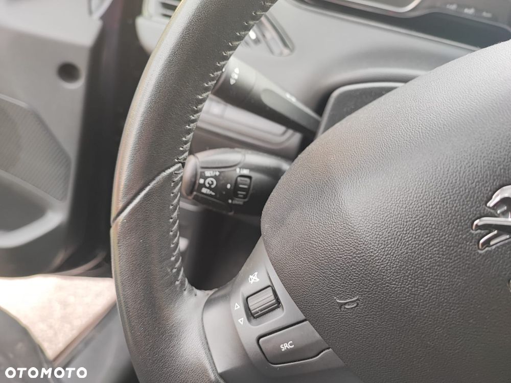 Peugeot 208 - 37