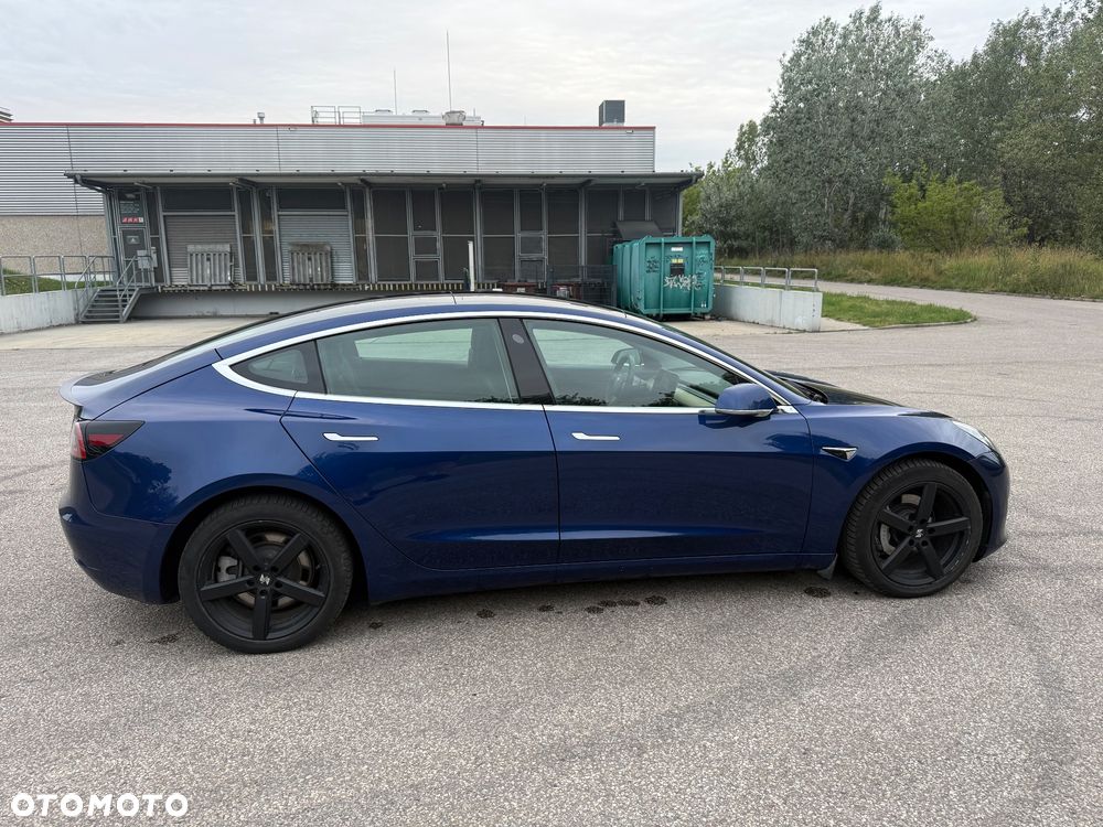 Tesla Model 3 - 9