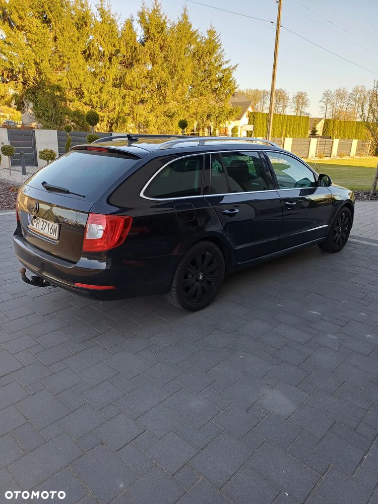 Skoda Superb 2011 photo 5
