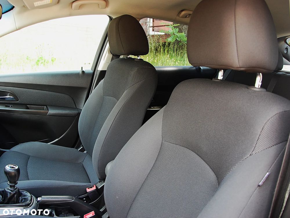 Chevrolet Cruze 1.6 LS+ - 24
