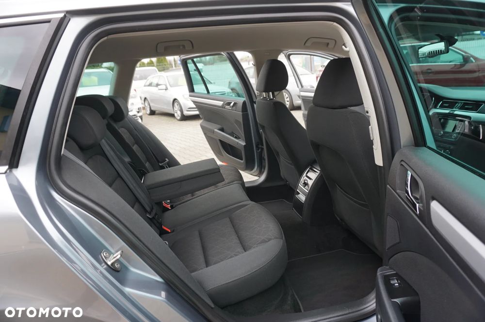 Skoda Superb 2.0 TDI DSG FAMILY - 27