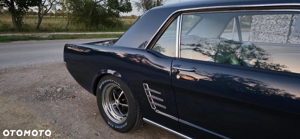Ford Mustang - 28