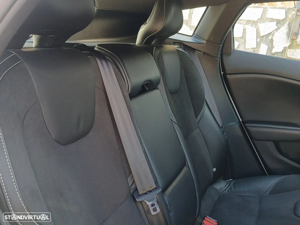 Volvo V40 1.6 D2 R-Design - 26