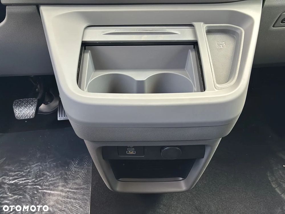 Volkswagen Caravelle - 37