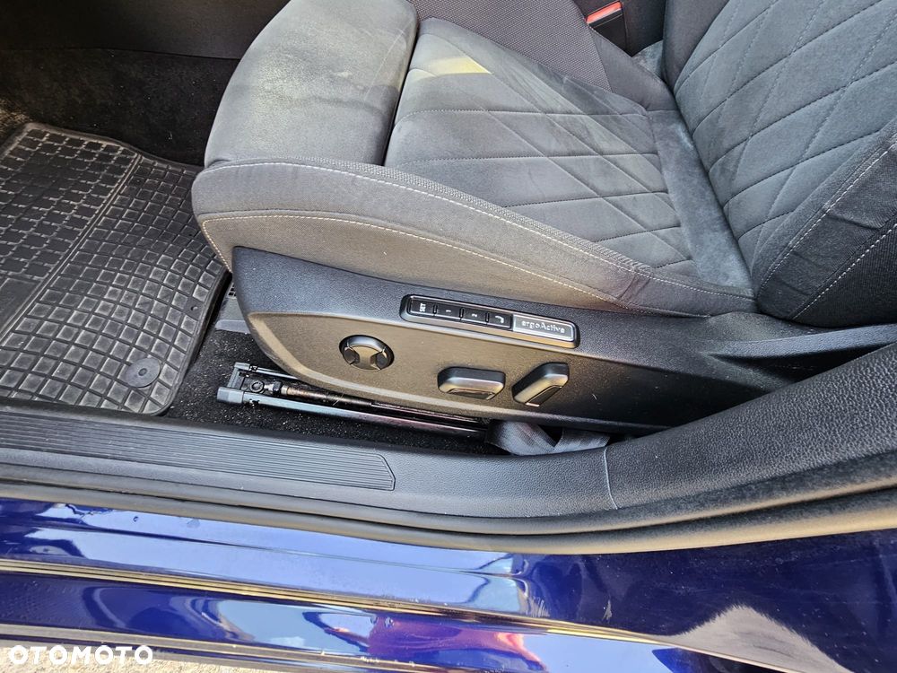 Volkswagen Golf 1.5 eTSI Style DSG - 31