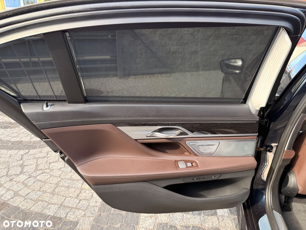 BMW Seria 7 750Li - 25