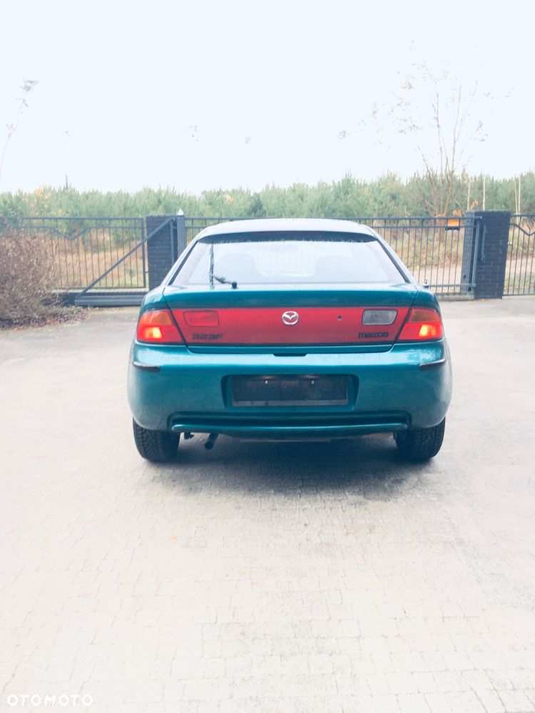 Mazda 323F - 5