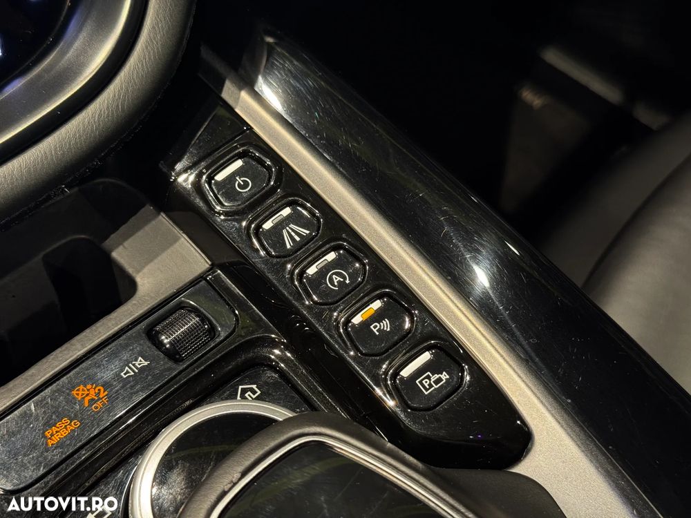 Aston Martin DBX - 22
