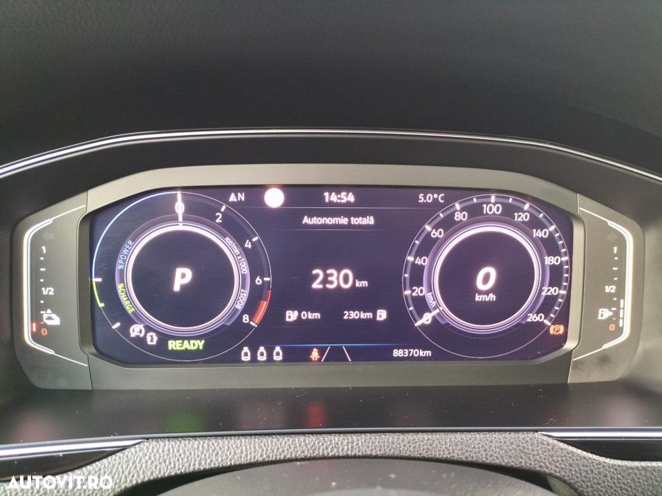 Volkswagen Passat - 11