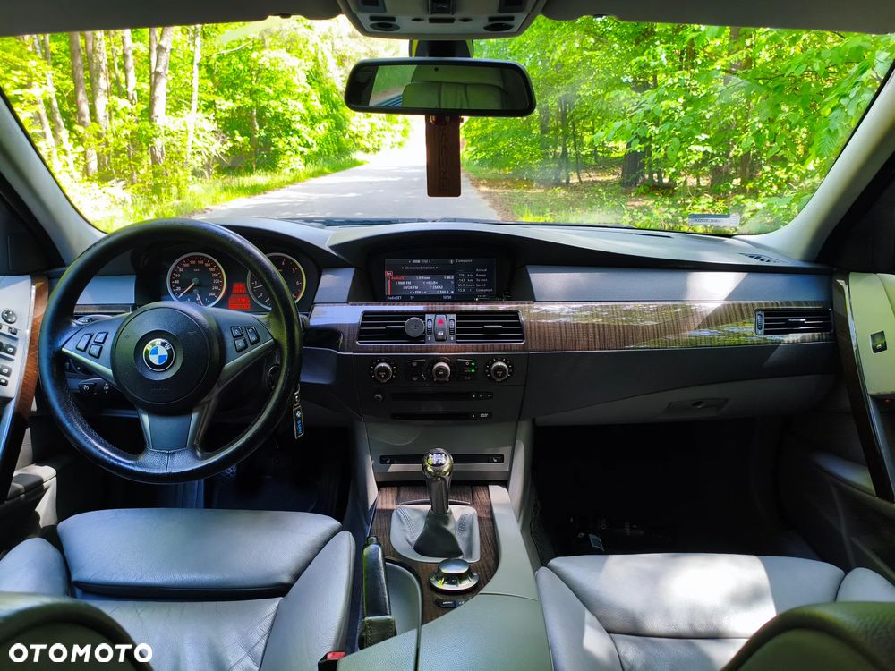 BMW Seria 5 545i - 5