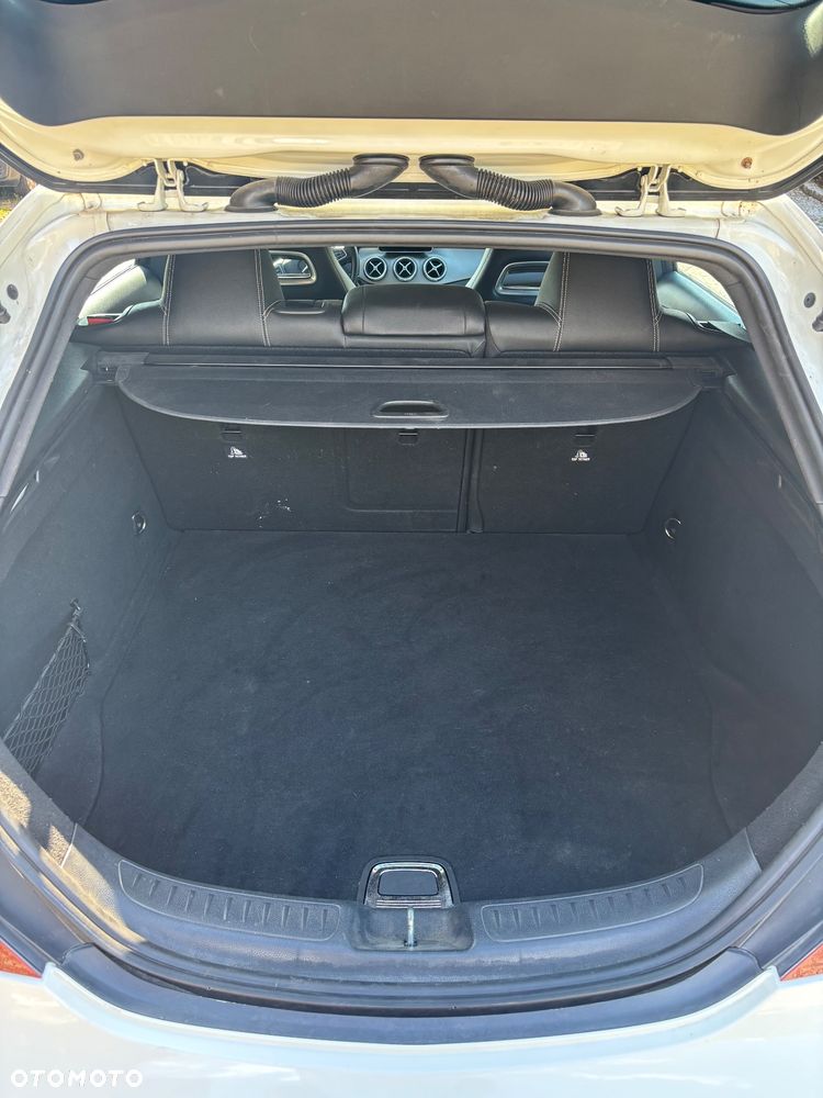 Mercedes-Benz CLA 180 7G-DCT - 22