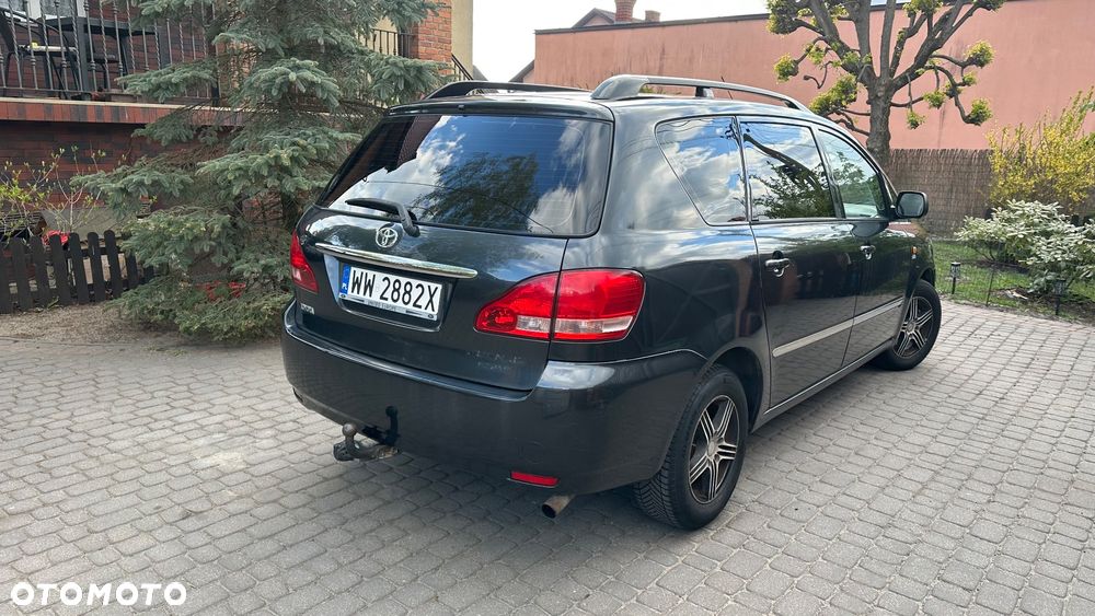 Toyota Avensis Verso - 7