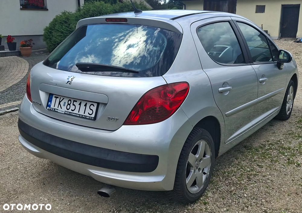 Peugeot 207 1.4 - 9