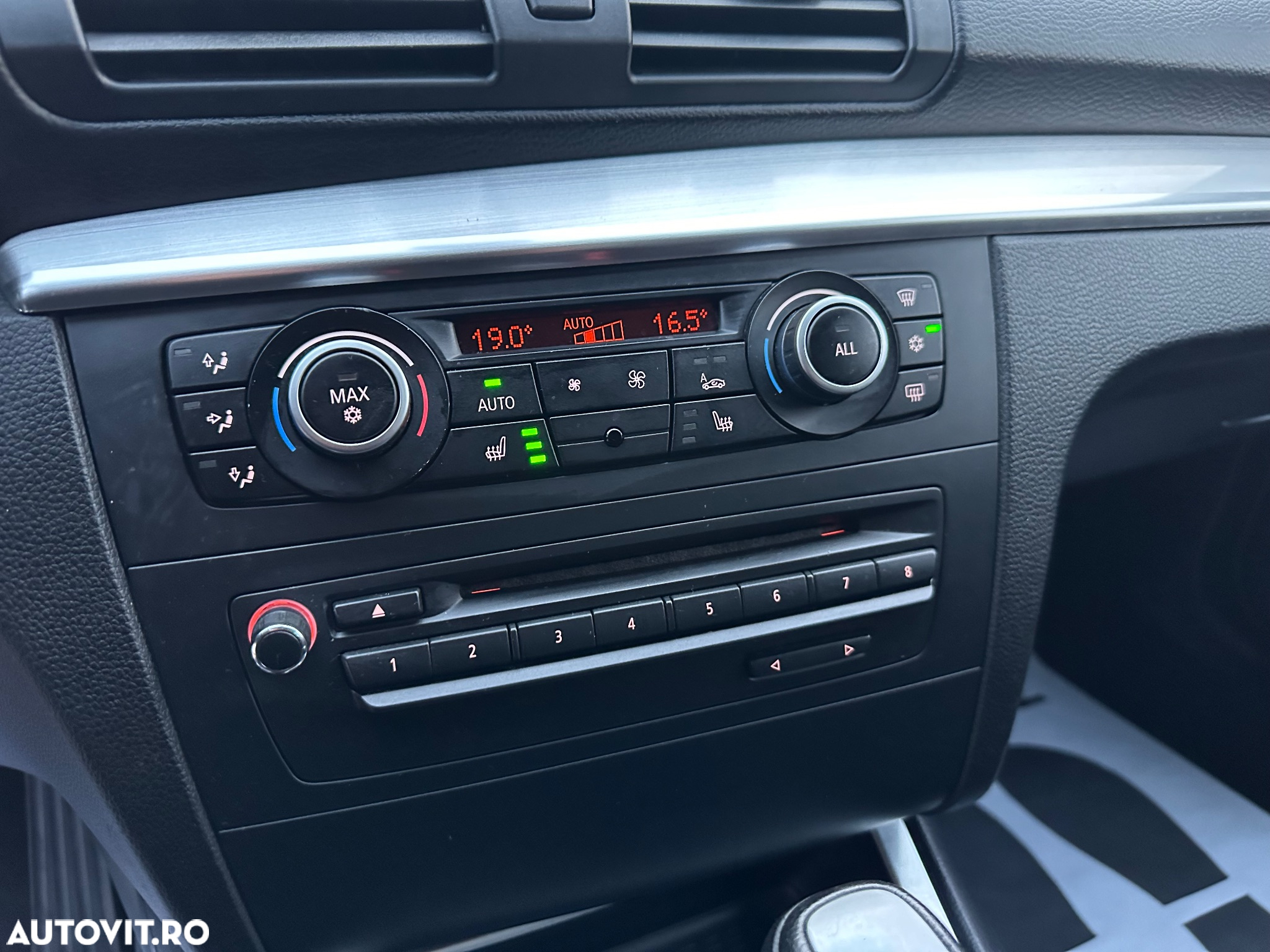 BMW Seria 1 118d Aut. - 30