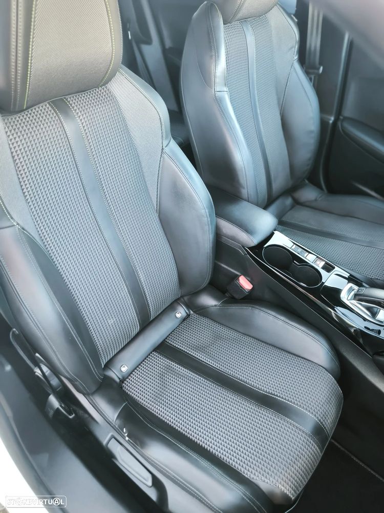 Peugeot 2008 1.2 PureTech GT Line EAT8 - 18