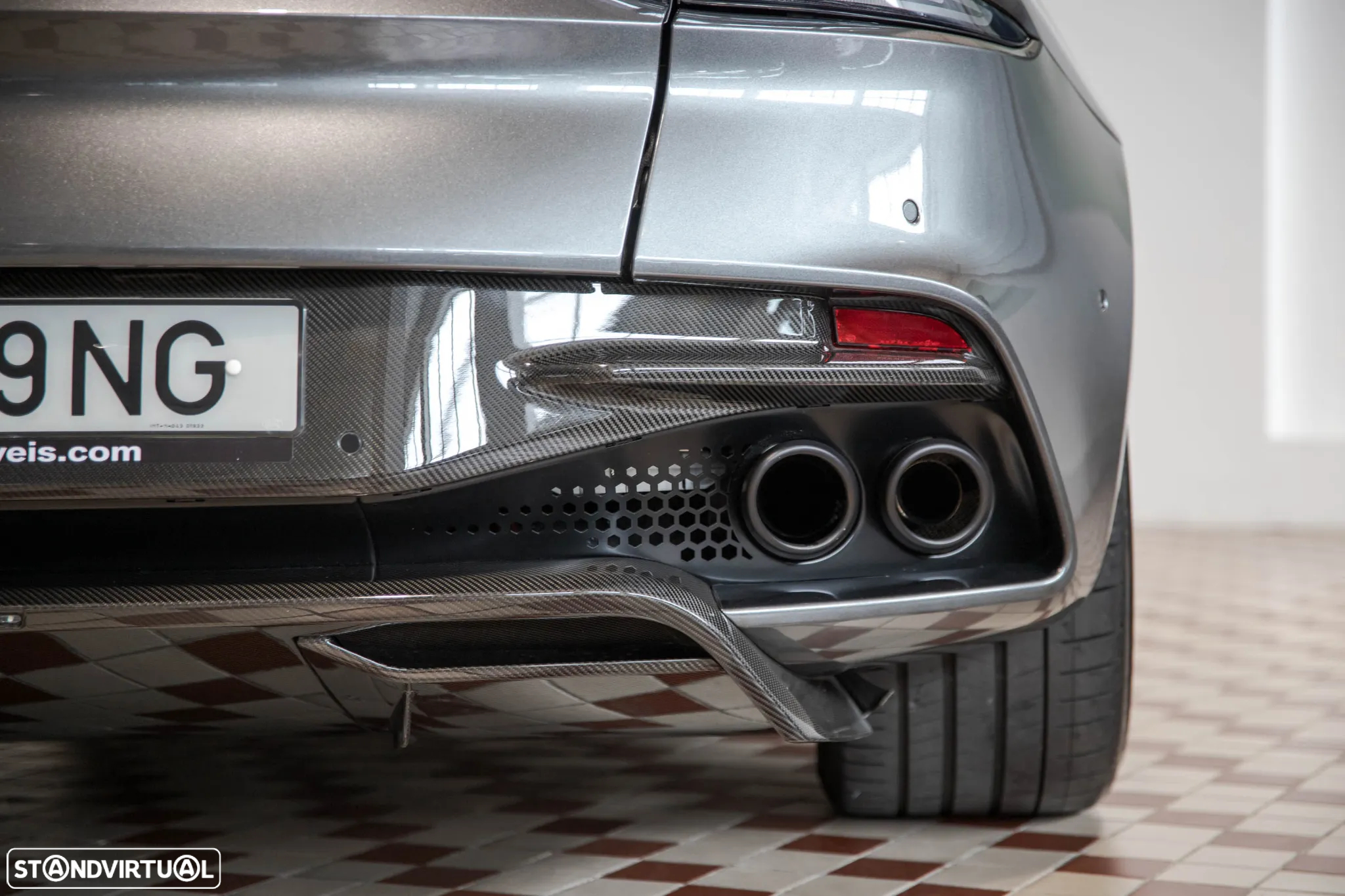 Aston Martin DBS Coupe Superleggera - 11