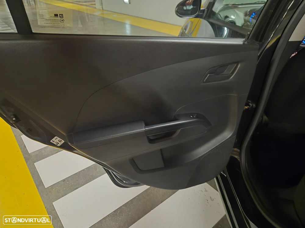 Chevrolet Aveo 1.2 LT Bi-Fuel - 31