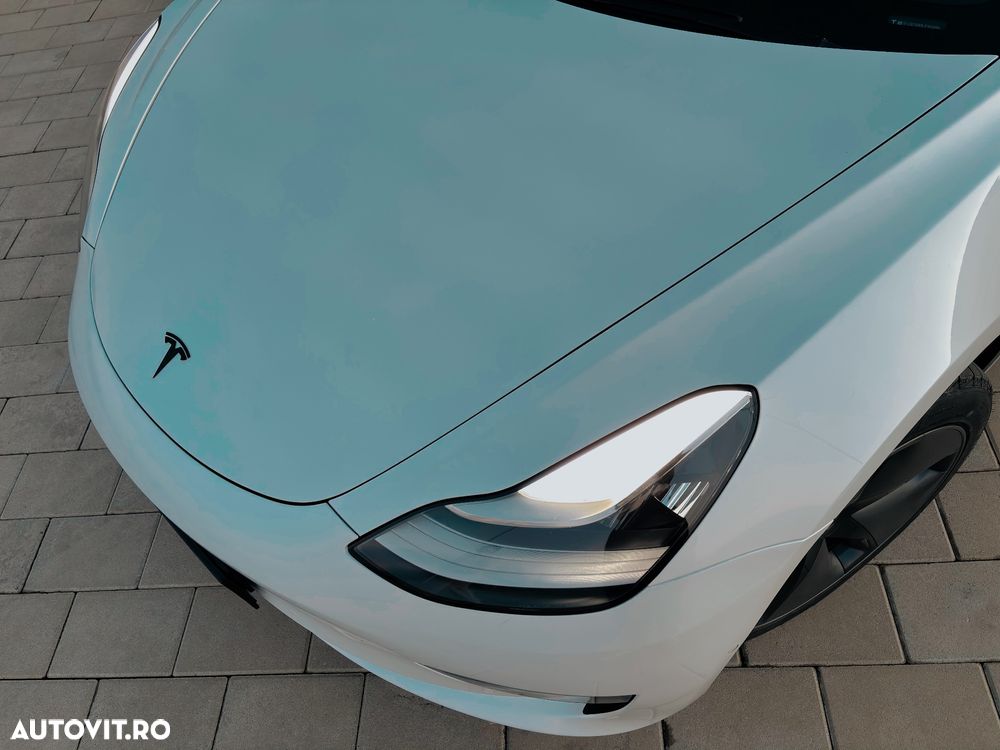 Tesla Model 3 - 8