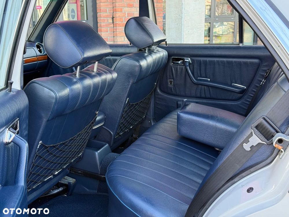 Mercedes-Benz W123 - 21